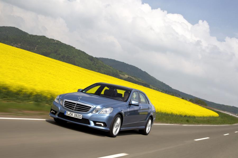 Mercedes-Benz E500 BlueEFFICIENCY 2011 года  (фото 14 из 17)